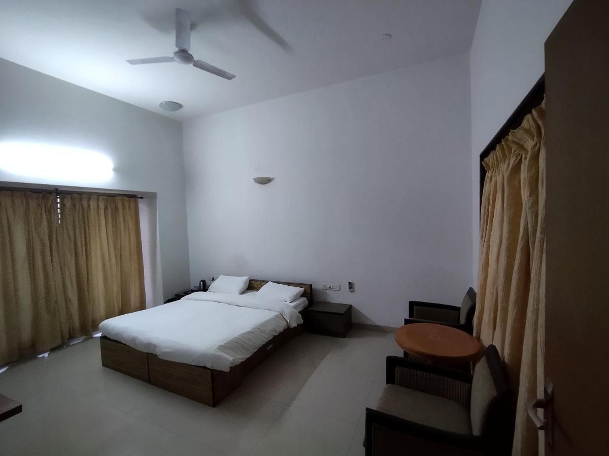 Savana Lake Resort Nashik Exteriör bild
