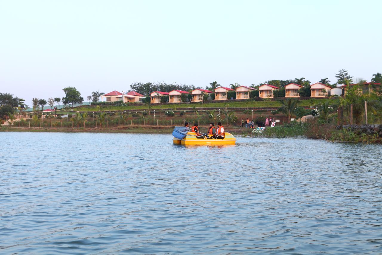Savana Lake Resort Nashik Exteriör bild