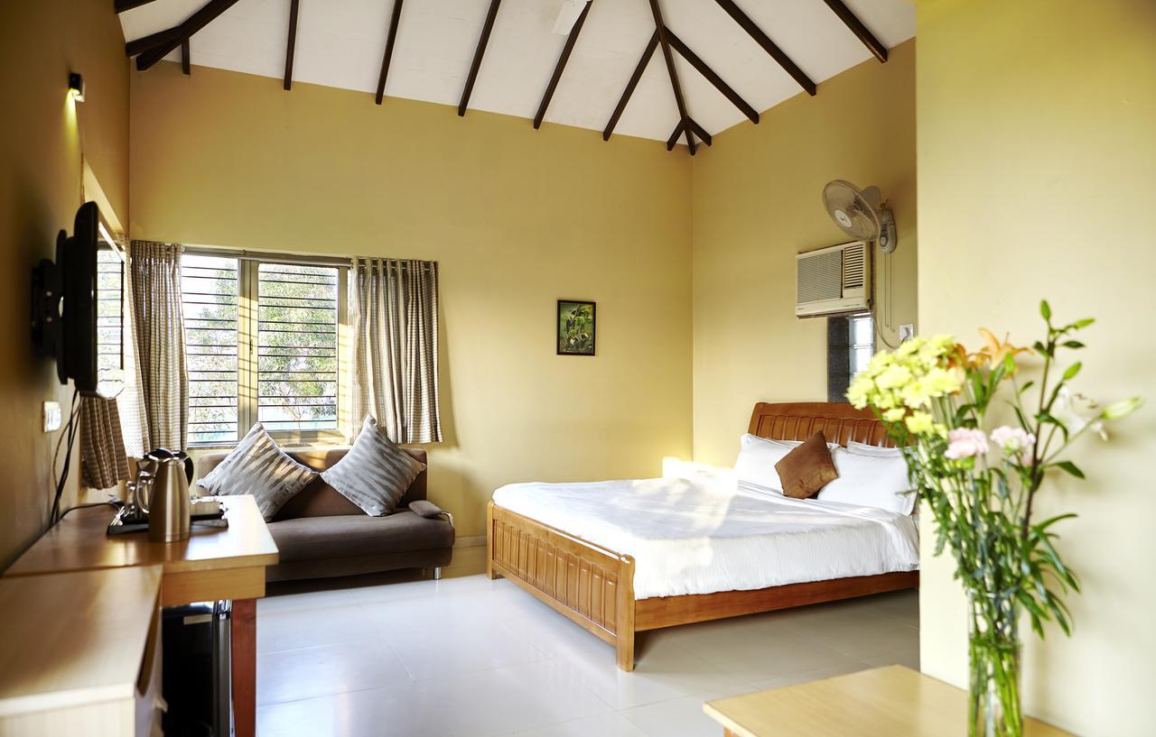 Savana Lake Resort Nashik Exteriör bild