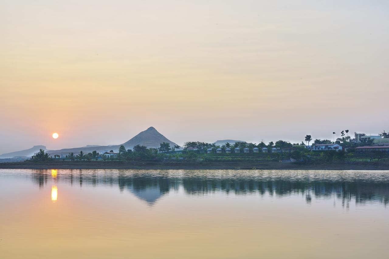 Savana Lake Resort Nashik Exteriör bild