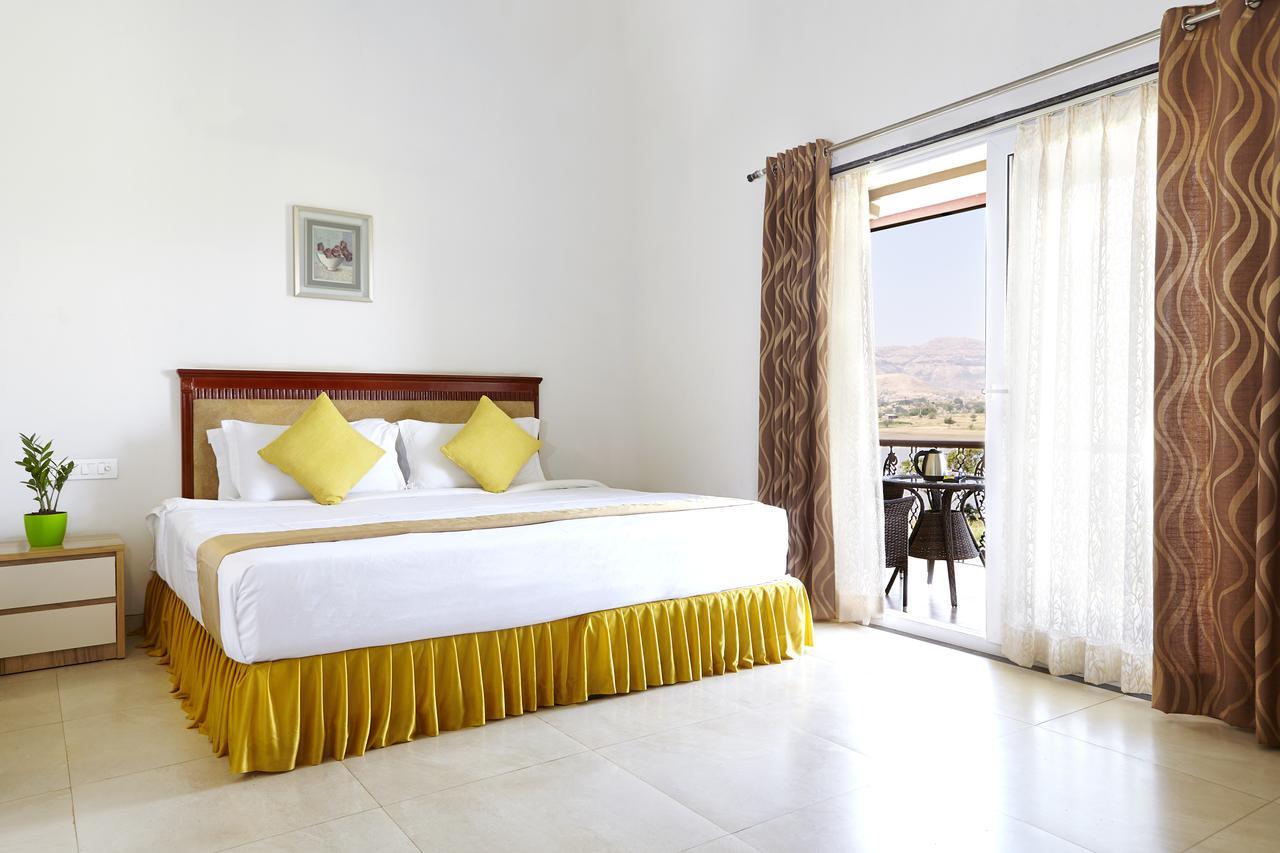 Savana Lake Resort Nashik Exteriör bild