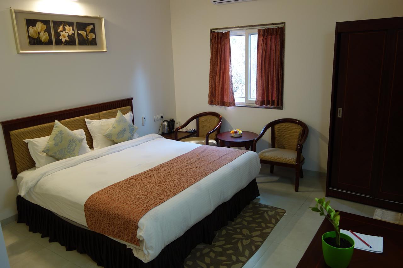 Savana Lake Resort Nashik Exteriör bild